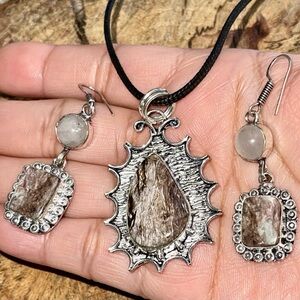 Rose Quartz & Chariote “Lilac Stone” Pendant & Earrings Det